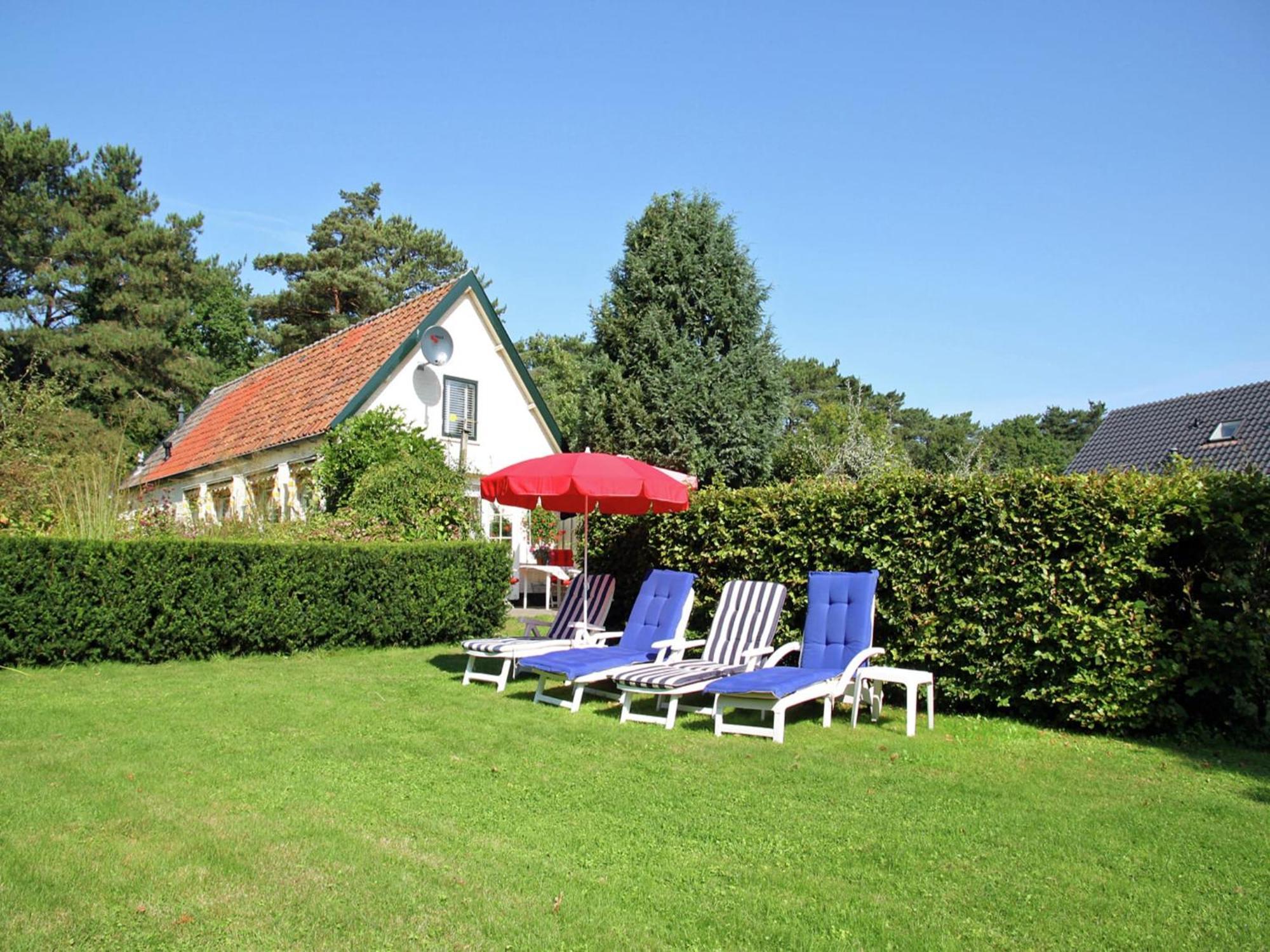 Pleasing Holiday Home In Schoorl With Patio Exterior foto